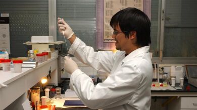 Un medico insemina con su propio semen a sus pacientes por falta de donantes