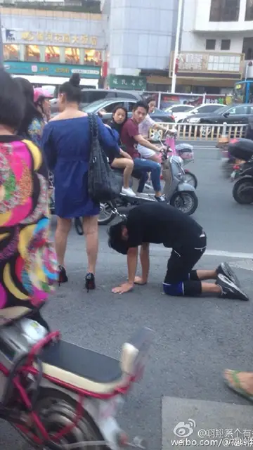 La mujer causó la indignación de la población china La mujer causó la indignación de la población china