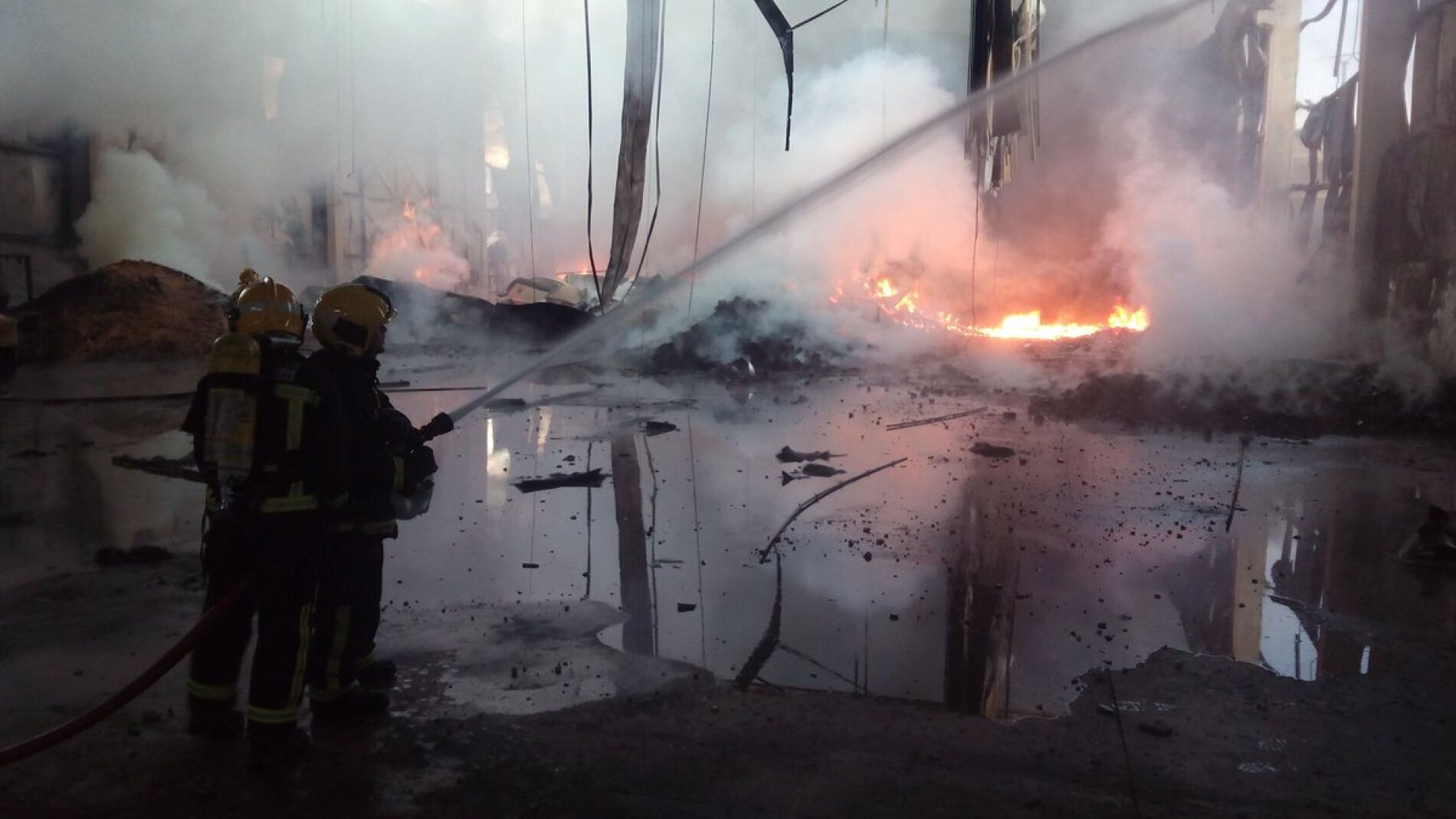 Incendio en una planta de tratamiento de pan