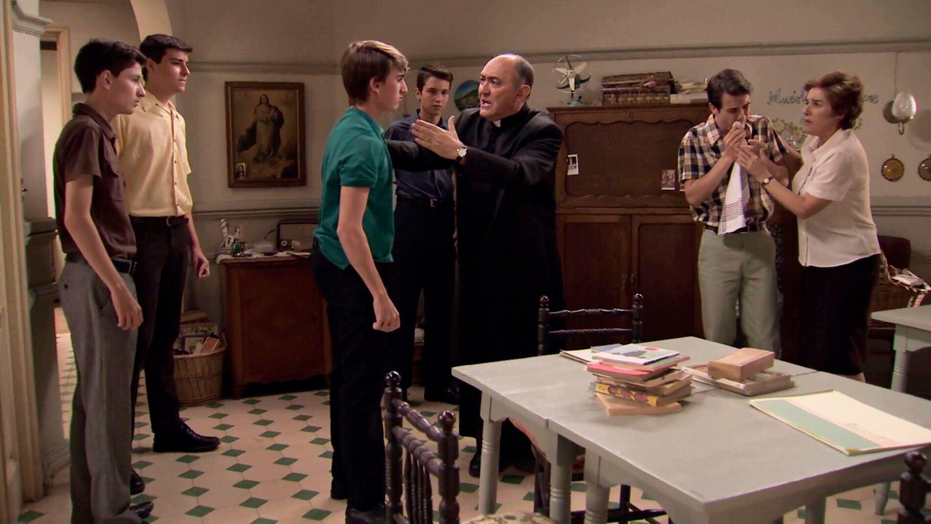 Bruno se pelea con un compa&ntilde;ero
