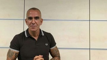 Paolo Di Canio muestra un tatuaje fascista en plena emisión de Sky Sports