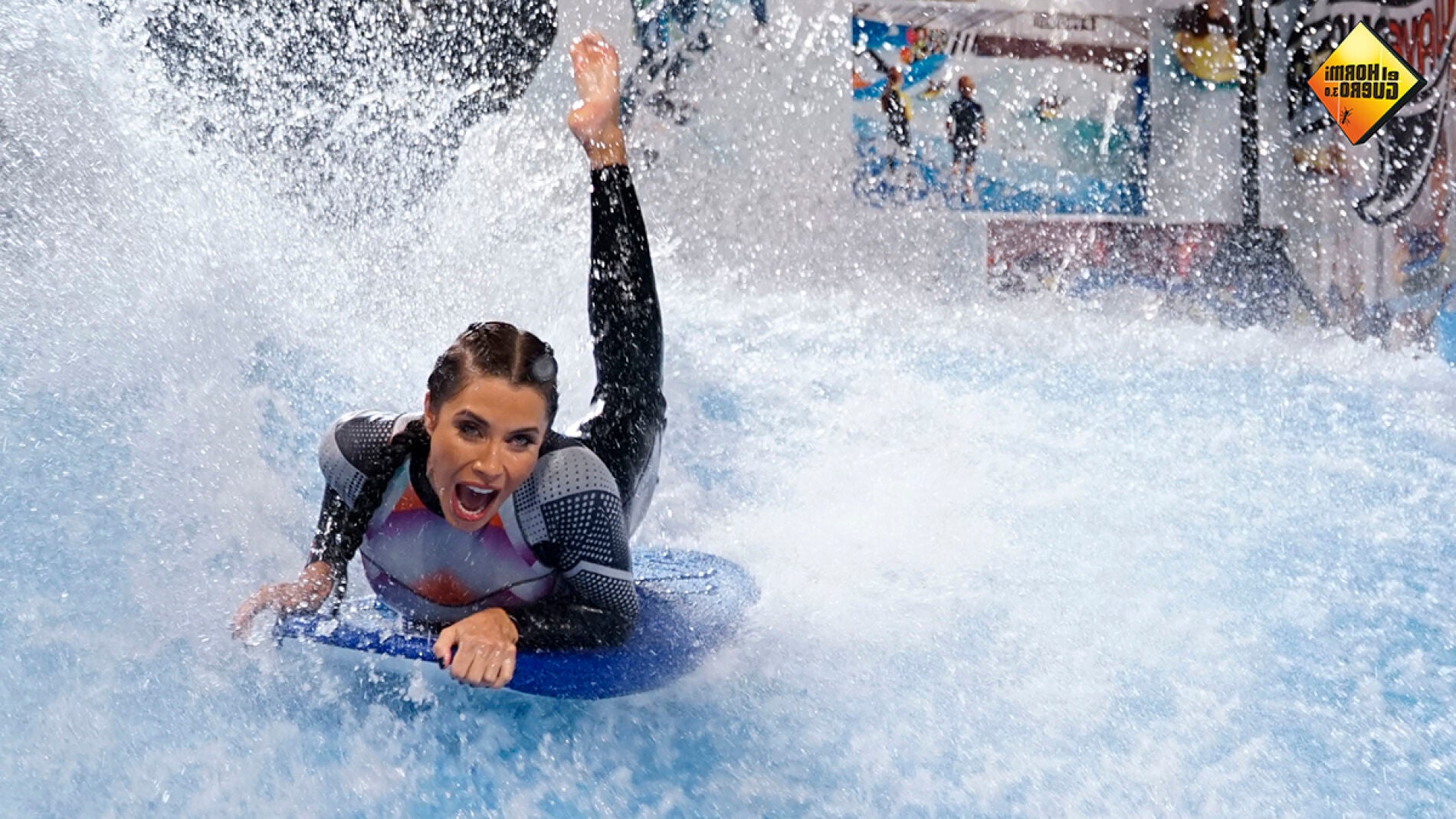 As&iacute; practican surf Pilar Rubio y Joaqu&iacute;n Reyes en plena calle Alcal&aacute; de Madrid
