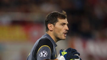 Casillas, en un partido con el Oporto