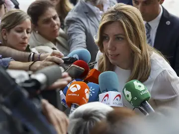 Susana Díaz habla con los medios Susana Díaz habla con los medios