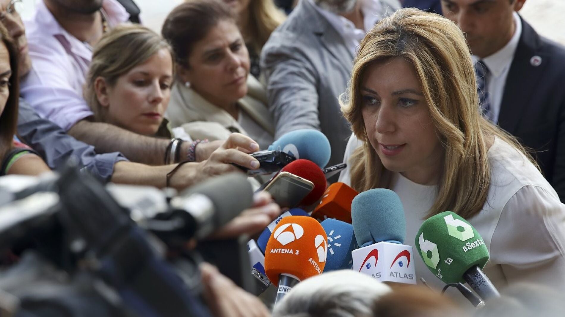 Susana D&iacute;az habla con los medios