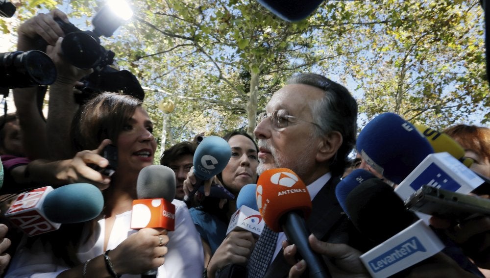 Alfonso Grau a su entrada en los juzgados