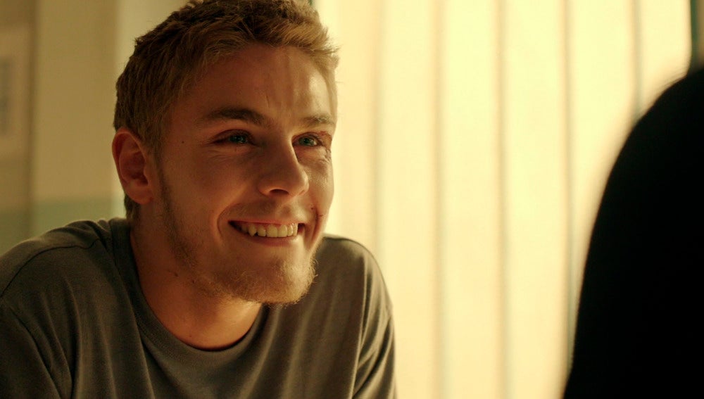 Fernando habla con H&eacute;ctor en la c&aacute;rcel