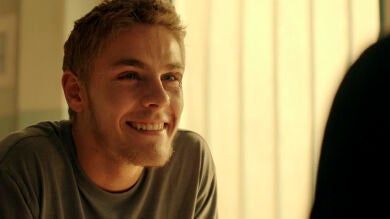 Fernando le entrega a Héctor las cartas del asesino