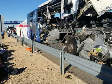 Accidente en Soria por el choque entre un autobús y un camión Accidente en Soria por el choque entre un autobús y un camión