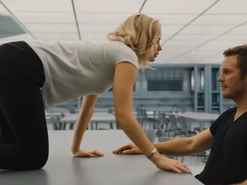 Jennifer Lawrence y Chris Pratt en 'Passengers' Jennifer Lawrence y Chris Pratt en 'Passengers'