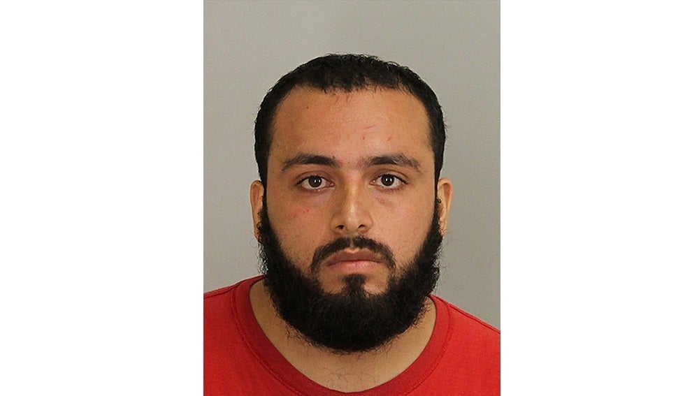 Ahmad Khan Rahami, de 28 años, tras su detención sospechoso de colocar varios artefactos en Nueva York y Nueva Jersey