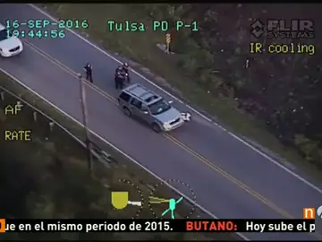 Frame 28.590757 de: La Policía estadounidense mata a un hombre de raza negra que iba desarmado y cuyo vehículo se había averiado Frame 28.590757 de: La Policía estadounidense mata a un hombre de raza negra que iba desarmado y cuyo vehículo se había averiado