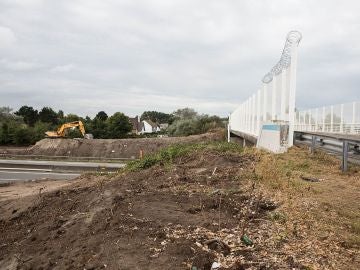 Comienzan a construir el muro en Calais