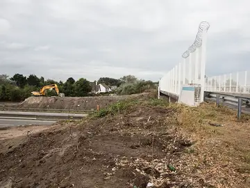 Comienzan a construir el muro en Calais Comienzan a construir el muro en Calais