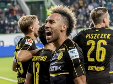 Aubameyang celebrando uno de los goles del Dortmund. Aubameyang celebrando uno de los goles del Dortmund.