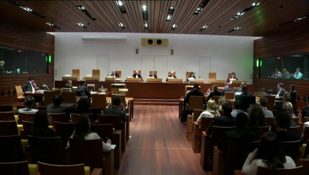 Frame 26.252709 de: El Tribunal de la UE obliga a España a equiparar la indemnización de fijos y temporales