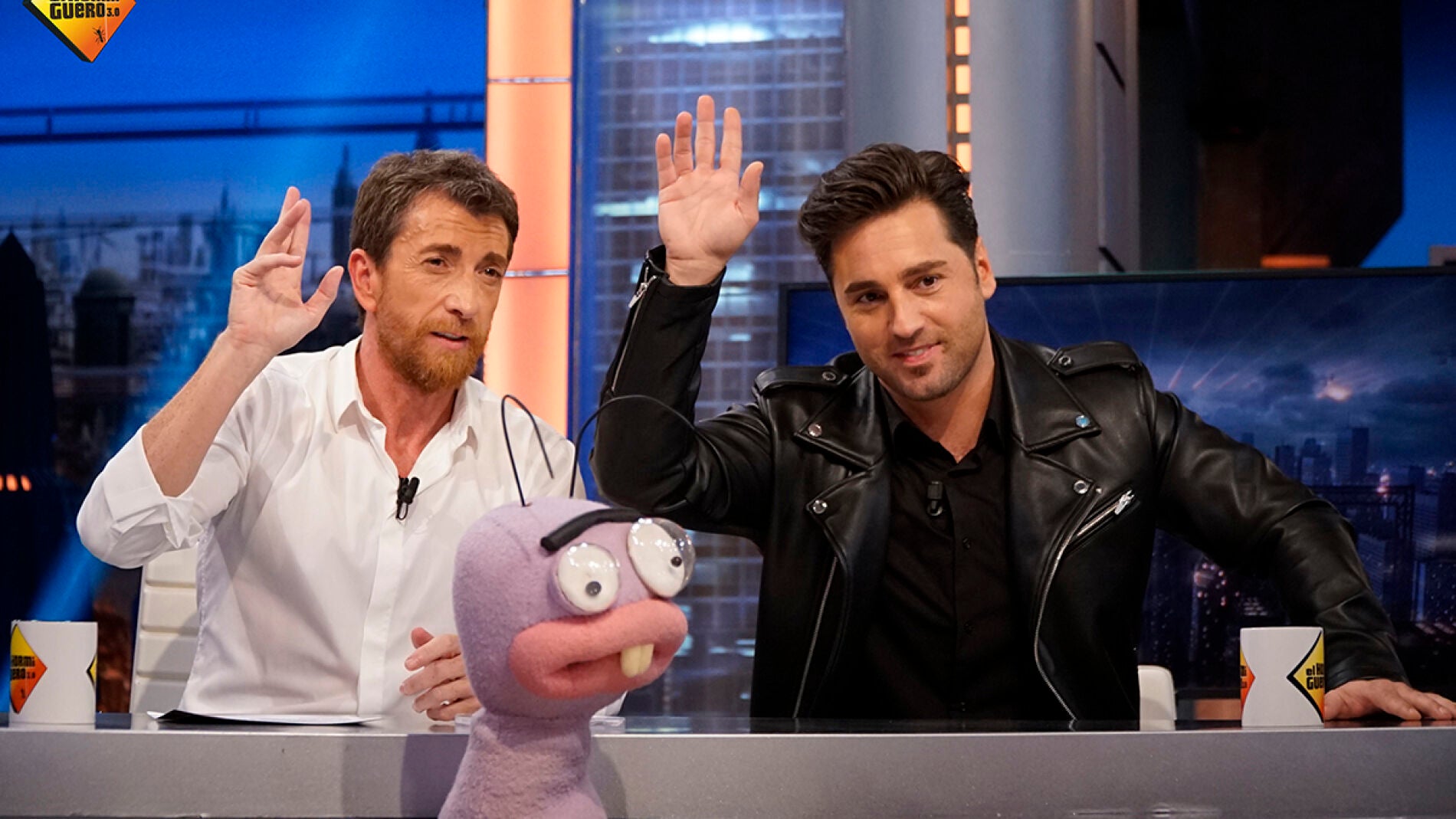 &iquest;Es posible soportar el peso de una persona como Bustamante con solo ocho cepillos de dientes?