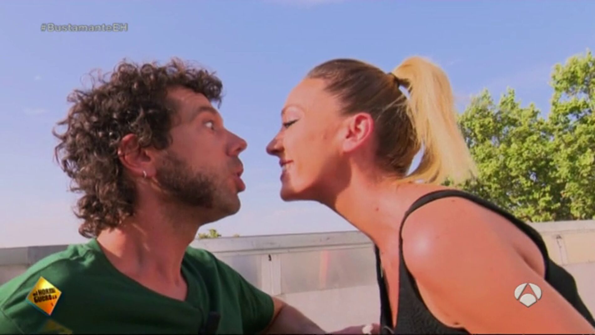 Frame 179.366717 de: C&Atilde;&sup3;mo sobrevivir a las redes sociales en pareja