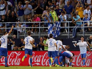 Los jugadores del Málaga celebran el segundo gol ante el Eibar