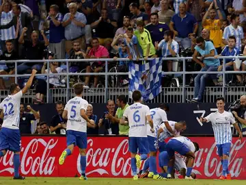 Los jugadores del Málaga celebran el segundo gol ante el Eibar Los jugadores del Málaga celebran el segundo gol ante el Eibar