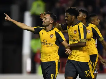 Lucas Pérez celebra un gol con el Arsenal Lucas Pérez celebra un gol con el Arsenal