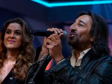 Emilio Aragón estrena sección en 'El Hormiguero' versionando a Nino Bravo junto a Antonio Carmona y Alba Molina Emilio Aragón estrena sección en 'El Hormiguero' versionando a Nino Bravo junto a Antonio Carmona y Alba Molina