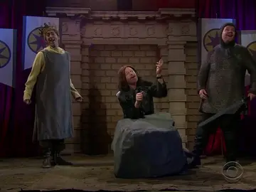 Frame 53.335212 de: Los musicales inapropiados de James Corden recrean las series de más éxito Frame 53.335212 de: Los musicales inapropiados de James Corden recrean las series de más éxito