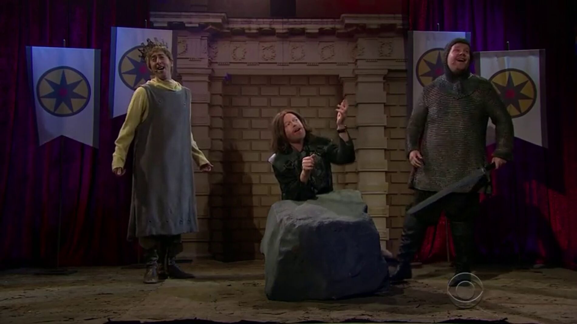 Frame 53.335212 de: Los musicales inapropiados de James Corden recrean las series de más éxito