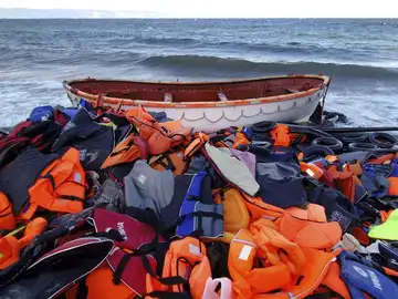 Más de 300.000 personas cruzaron el Mediterráneo y alcanzaron las costas europeas Más de 300.000 personas cruzaron el Mediterráneo y alcanzaron las costas europeas