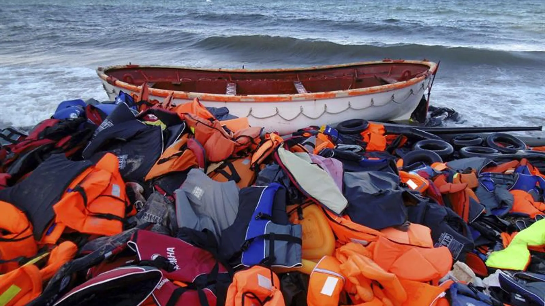 Más de 300.000 personas cruzaron el Mediterráneo y alcanzaron las costas europeas Más de 300.000 personas cruzaron el Mediterráneo y alcanzaron las costas europeas