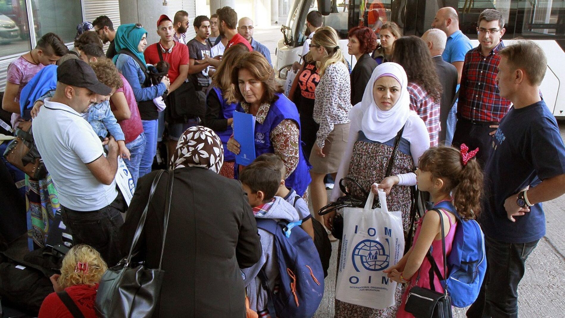 Fotograf&iacute;a facilitada por el Ministerio de Interior, de la llegada hoy de 36 refugiados sirios procedentes de Grecia al Aeropuerto Madrid-Barajas Adolfo Su&aacute;rez