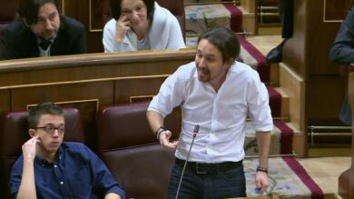 Podemos vuelve a debatirse entre dar miedo o seducir