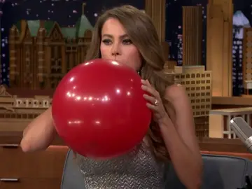 Frame 52.776391 de: Sofía Vergara responde a Jimmy Fallon con voz de pito Frame 52.776391 de: Sofía Vergara responde a Jimmy Fallon con voz de pito