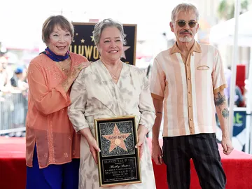 Kathy Bates recibe una estrella en el paseo de la fama Kathy Bates recibe una estrella en el paseo de la fama