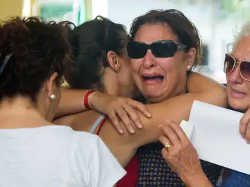 La familia de acogida entrega al niño de 4 años a su madre biológica La familia de acogida entrega al niño de 4 años a su madre biológica