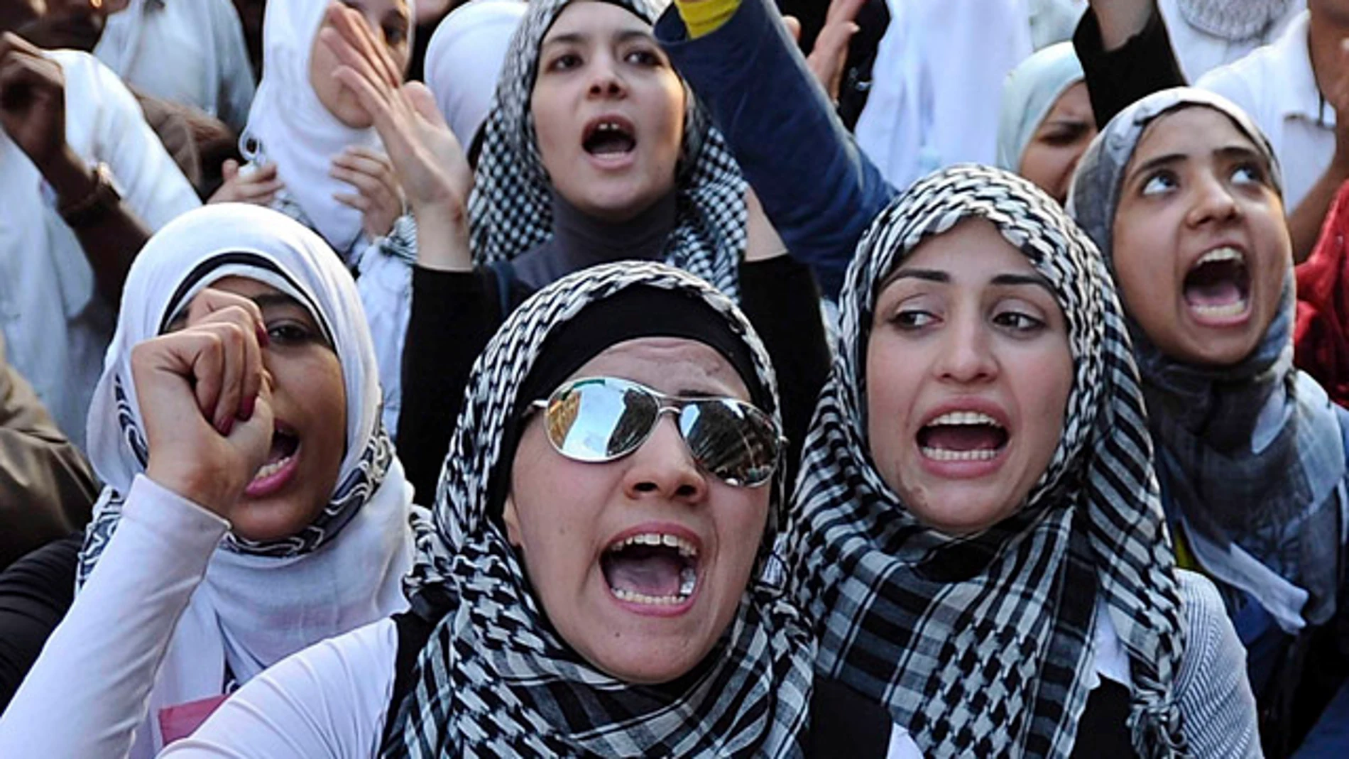 Varias mujeres se manifiestan en Egipto Varias mujeres se manifiestan en Egipto