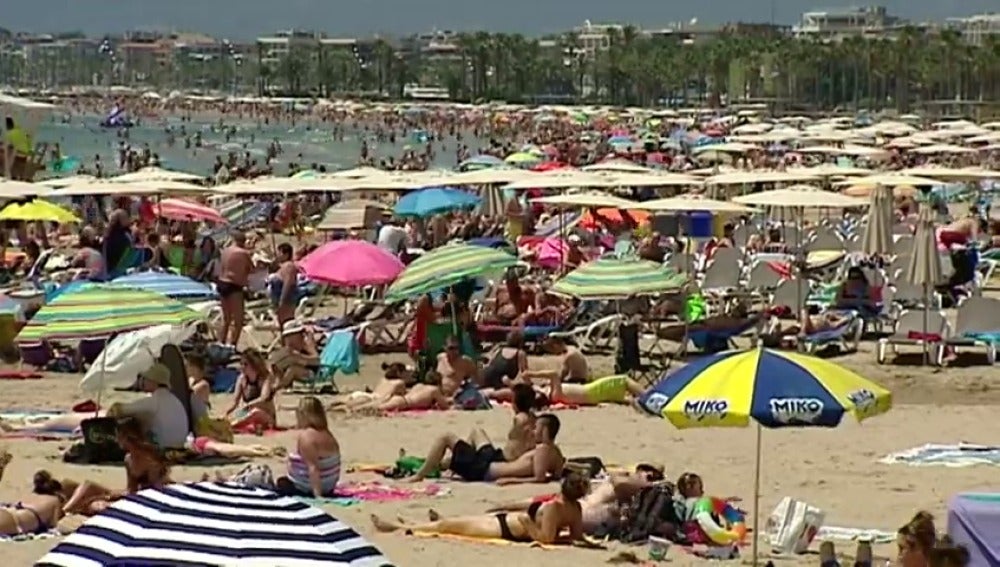 Frame 0.856963 de: El sector turístico español quiere situarse a la cabeza de los destinos inteligentes