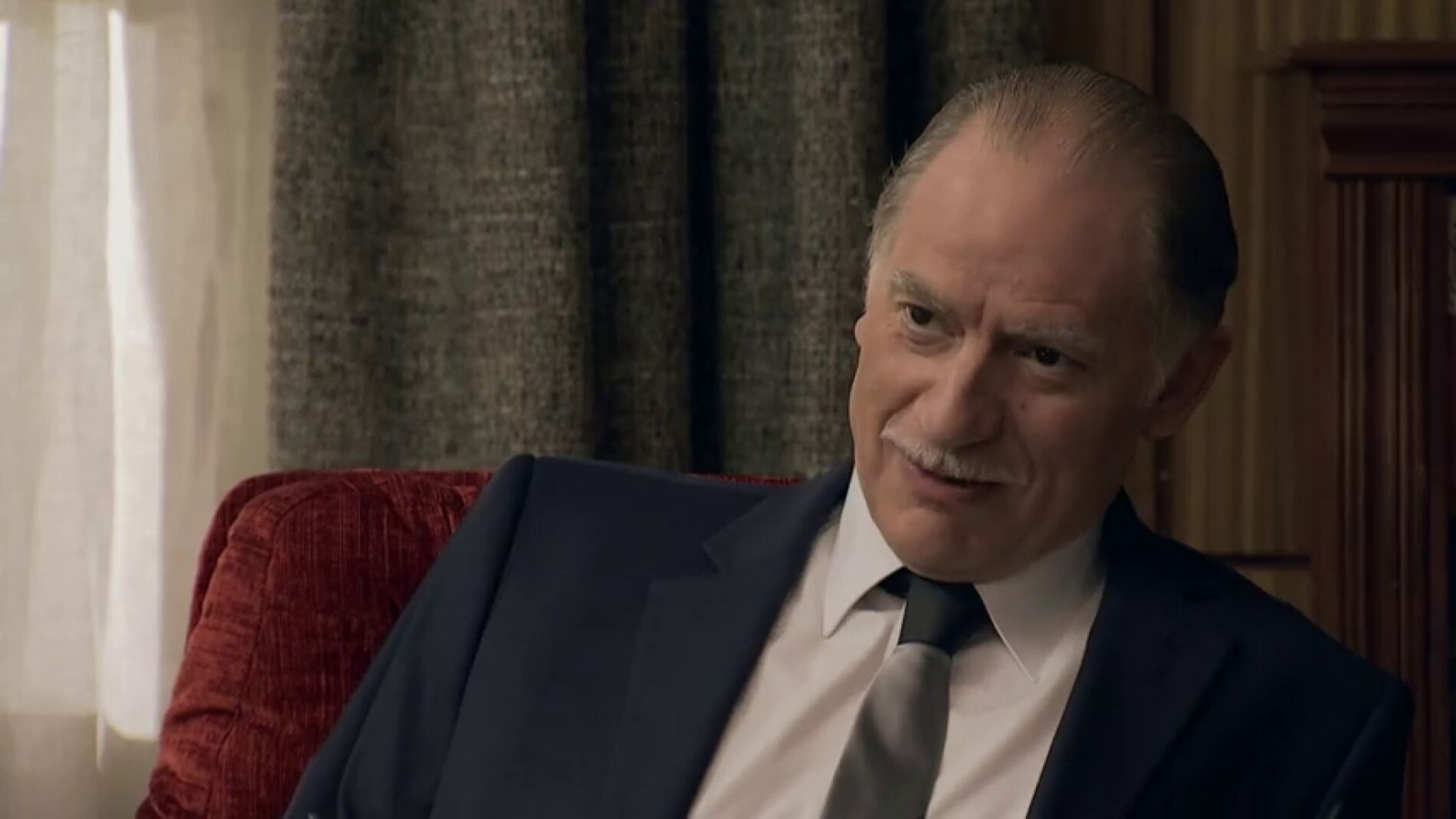 Frame 128.650927 de: F&eacute;lix tiene que apartar a su hijo de la empresa