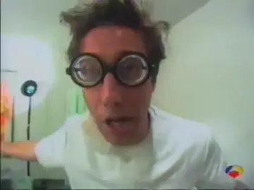 Frame 9.863459 de: Scketch de Emilio Aragón en 'Noche, Noche' Frame 9.863459 de: Scketch de Emilio Aragón en 'Noche, Noche'