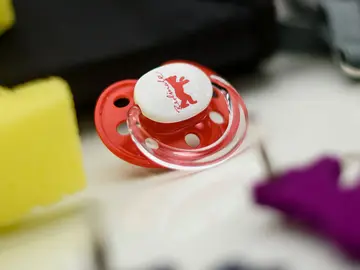 Un chupete de un recién nacido, imagen de archivo Un chupete de un recién nacido, imagen de archivo