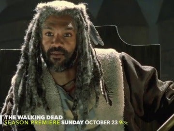 Frame 9.36177 de: El Rey Ezekiel protagoniza el avance de 'The Walking Dead'