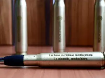 Frame 11.255313 de: La paz se firmará con un "Balígrafo" Frame 11.255313 de: La paz se firmará con un "Balígrafo"