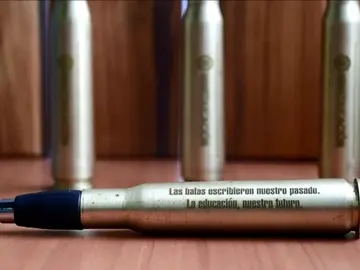 Frame 11.255313 de: La paz se firmará con un "Balígrafo" Frame 11.255313 de: La paz se firmará con un "Balígrafo"
