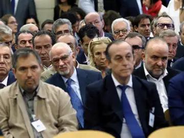 El juicio contra los contra los expresidentes de Caja Madrid Miguel Blesa y Rodrigo Rato y otros 63 usuarios de las 'tarjetas black' de Caja Madrid El juicio contra los contra los expresidentes de Caja Madrid Miguel Blesa y Rodrigo Rato y otros 63 usuarios de las 'tarjetas black' de Caja Madrid