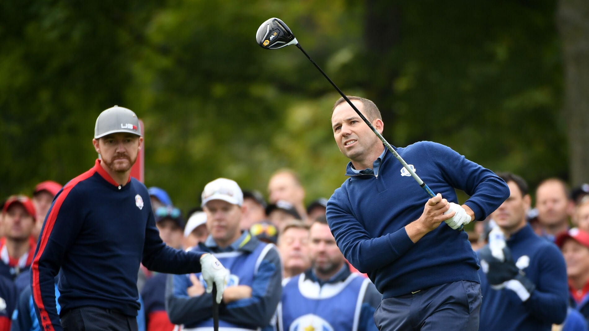 Sergio Garc&iacute;a ejecuta un drive ante la mirada de Jimmy Walker