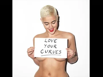 Stefania Ferrairo: "Ama tus curvas" Stefania Ferrairo: "Ama tus curvas"