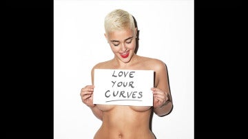 Stefania Ferrairo: "Ama tus curvas"