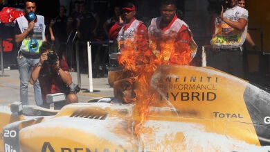 Magnussen sale ardiendo en los Libres 1 de Sepang