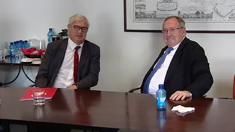 Frame 69.885207 de: Los partidos siguen atentos la crisis socialista y los empresarios con preocupación Frame 69.885207 de: Los partidos siguen atentos la crisis socialista y los empresarios con preocupación