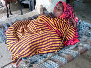 Shanti Devi, la anciana que mide 60 centímetros